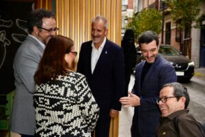 Fotografía de los representantes del Ministerio de Derechos Sociales, Real Patronato sobre Discapacidad y Autismo España.